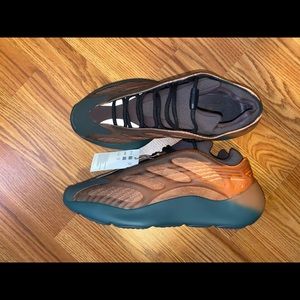 Adidas Yeezy 700 V3 Copper Fade